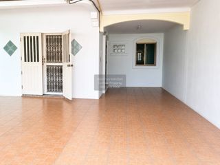 Casa adosada en venta de 3 habitaciones en Bang Khen, Bangkok