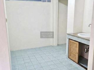 Casa adosada en venta de 3 habitaciones en Bang Khen, Bangkok