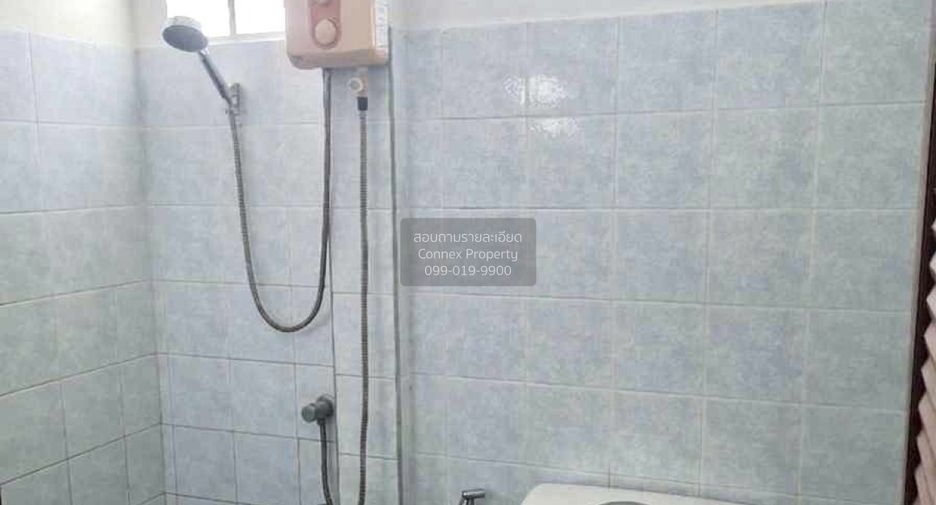 Casa adosada en venta de 3 habitaciones en Bang Khen, Bangkok