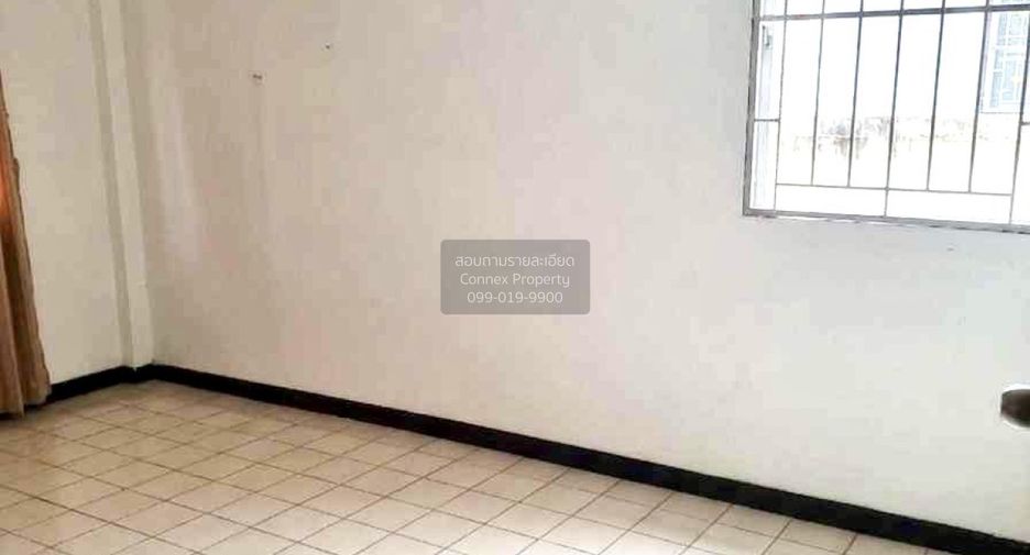 Casa adosada en venta de 3 habitaciones en Bang Khen, Bangkok