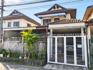 Casa adosada en venta de 3 habitaciones en Bang Khen, Bangkok
