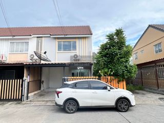 For sale 3 ベッドルーム townhouse in Sam Phran, Nakhon Pathom