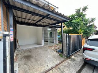 For sale 3 ベッドルーム townhouse in Sam Phran, Nakhon Pathom