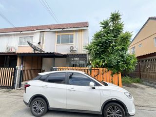 For sale 3 ベッドルーム townhouse in Sam Phran, Nakhon Pathom