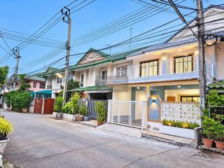 出售 3 卧室 联排别墅 在 Sai Noi, Nonthaburi
