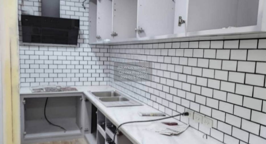 Casa adosada en venta de 5 habitaciones en Taling Chan, Bangkok