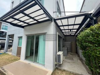 Casa adosada en venta de 3 habitaciones en Bang Khun Thian, Bangkok