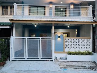 For sale 3 bedrooms townhouse in Mueang Samut Prakan, Samut Prakan