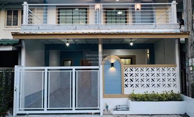 For sale 3 bedrooms townhouse in Mueang Samut Prakan, Samut Prakan