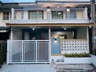 For sale 3 bedrooms townhouse in Mueang Samut Prakan, Samut Prakan