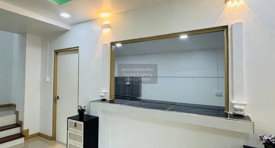 For sale 3 bedrooms townhouse in Mueang Samut Prakan, Samut Prakan