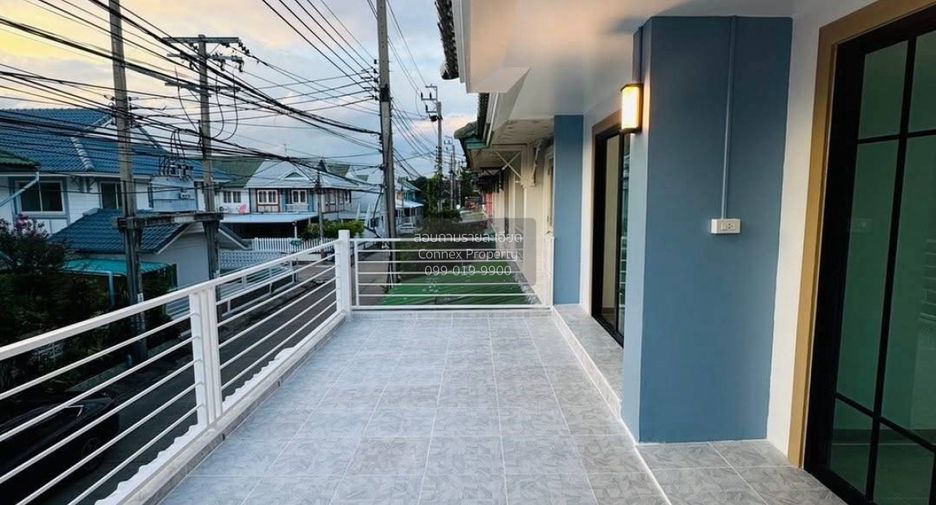 For sale 3 bedrooms townhouse in Mueang Samut Prakan, Samut Prakan