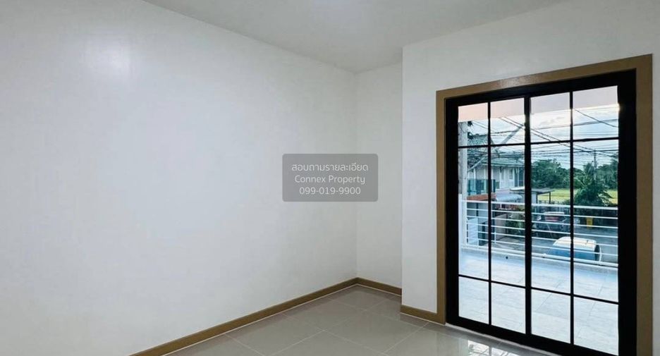 For sale 3 bedrooms townhouse in Mueang Samut Prakan, Samut Prakan