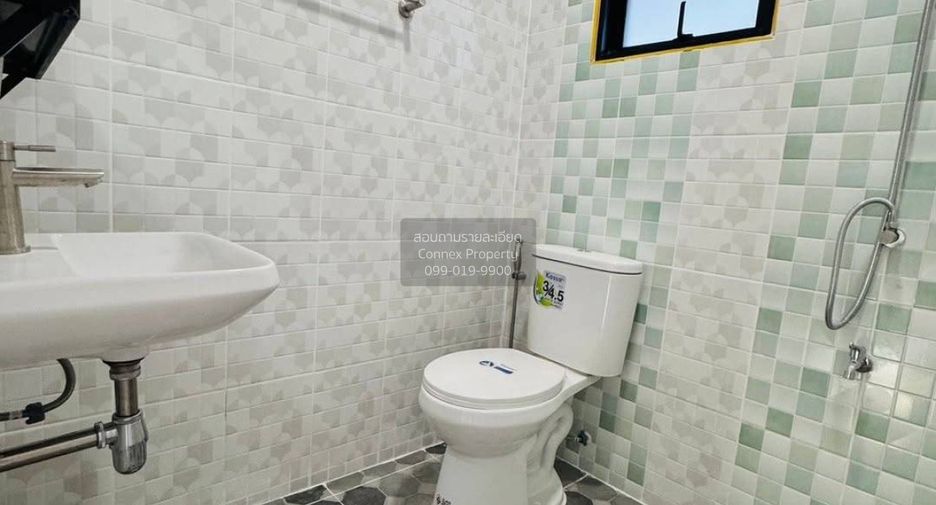 For sale 3 bedrooms townhouse in Mueang Samut Prakan, Samut Prakan