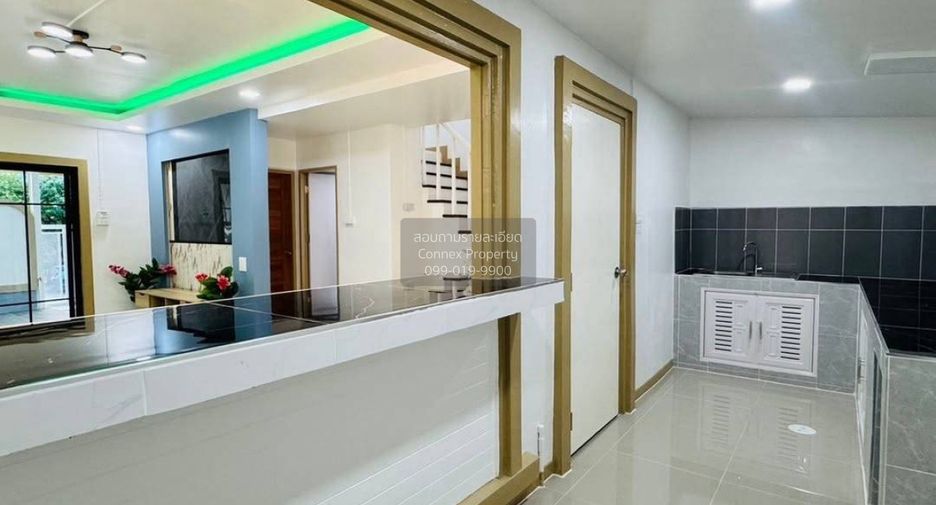 For sale 3 bedrooms townhouse in Mueang Samut Prakan, Samut Prakan