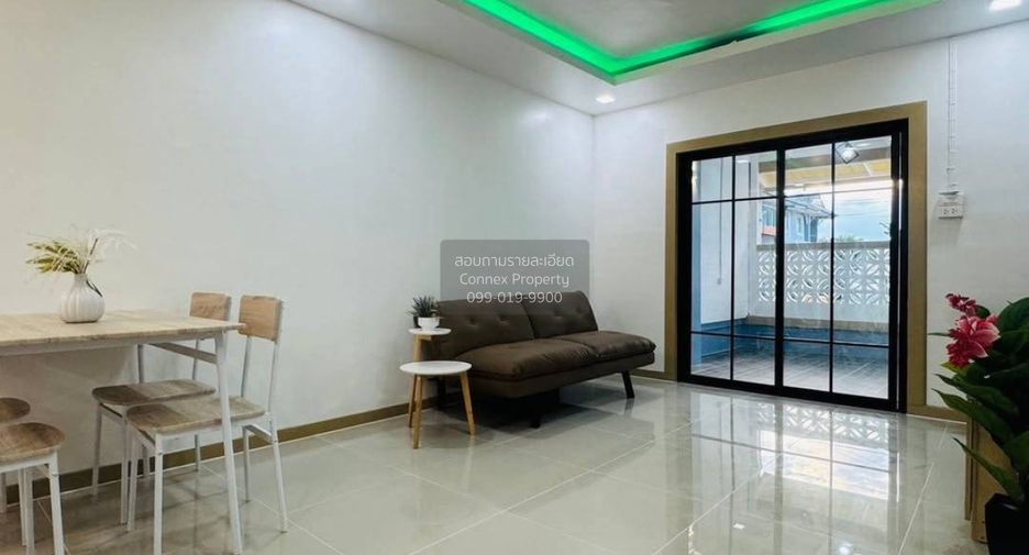 For sale 3 bedrooms townhouse in Mueang Samut Prakan, Samut Prakan