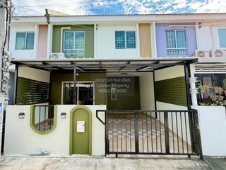 Casa adosada en venta de 3 habitaciones en Mueang Samut Prakan, Samut Prakan