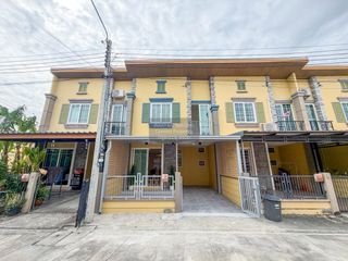 Casa adosada en venta de 4 habitaciones en Mueang Nonthaburi, Nonthaburi