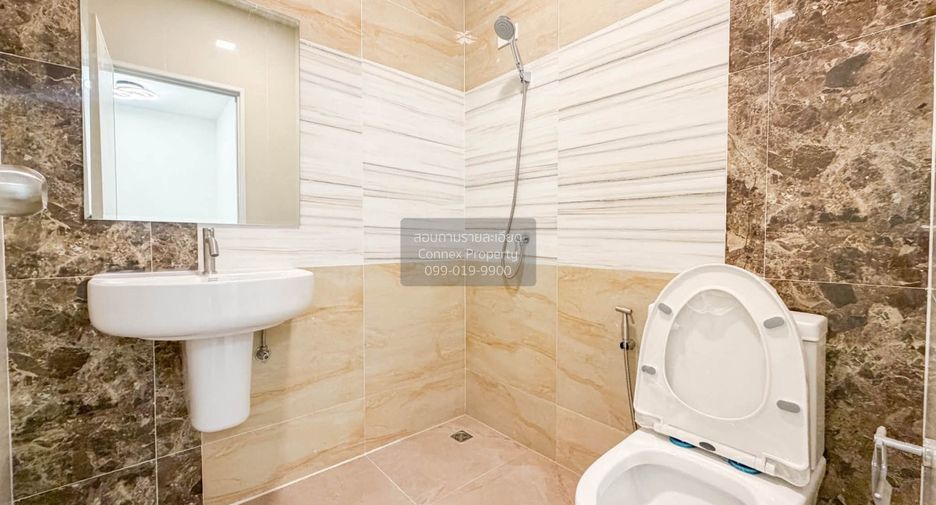 Casa adosada en venta de 4 habitaciones en Mueang Nonthaburi, Nonthaburi