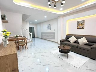 À vendre 3 chambres maison de ville à Bang Bua Thong, Nonthaburi