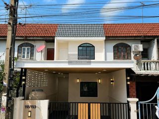 À vendre 3 chambres maison de ville à Bang Bua Thong, Nonthaburi