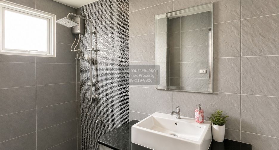 For sale 5 bedrooms house in Phasi Charoen, Bangkok