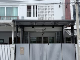 À vendre 3 chambres maison de ville à Phasi Charoen, Bangkok
