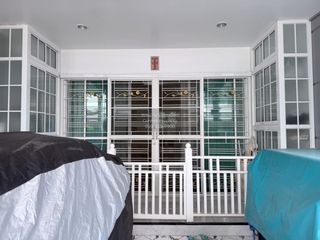 À vendre 3 chambres maison de ville à Phasi Charoen, Bangkok