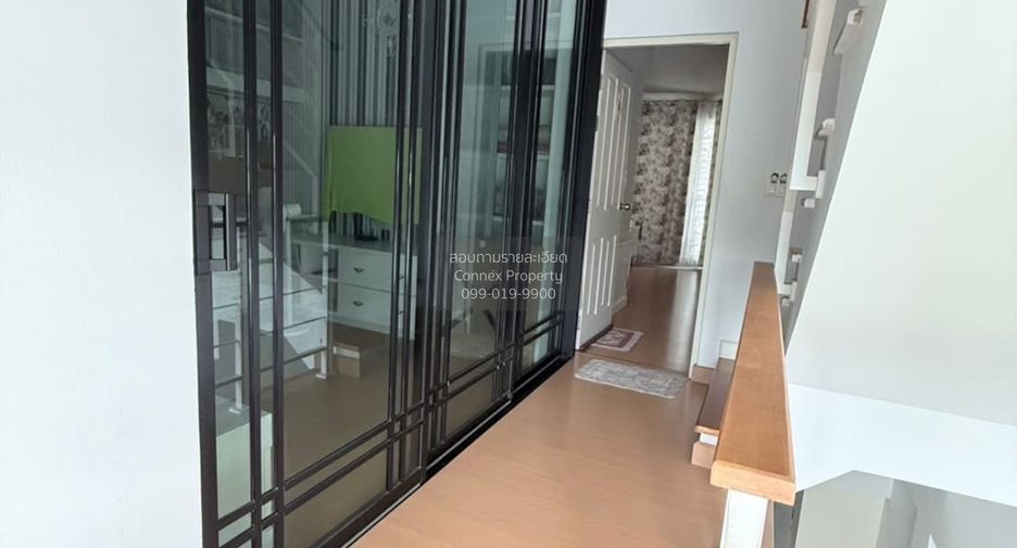 À vendre 3 chambres maison de ville à Phasi Charoen, Bangkok