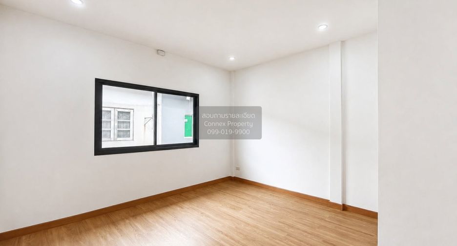 For sale 3 bedrooms townhouse in Krathum Baen, Samut Sakhon