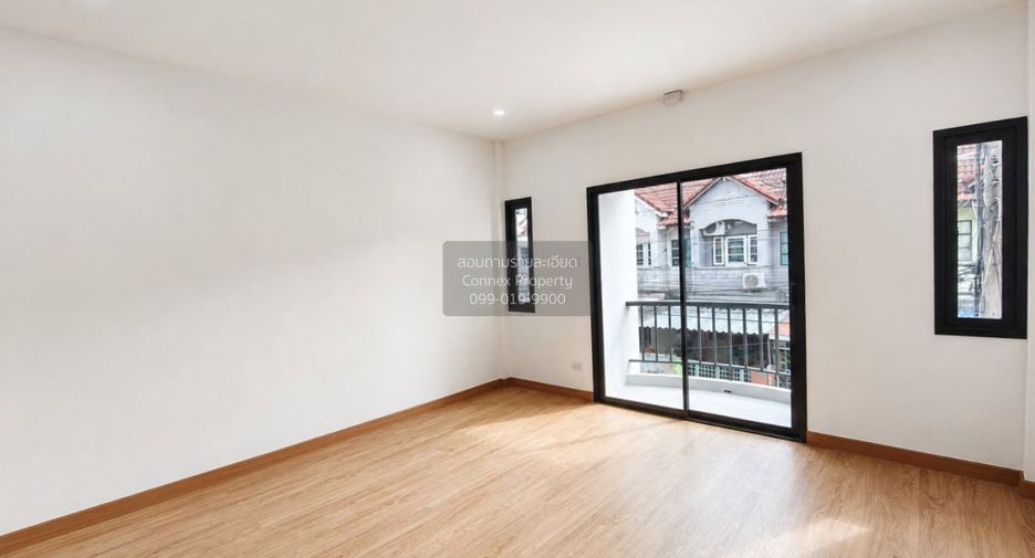 For sale 3 bedrooms townhouse in Krathum Baen, Samut Sakhon