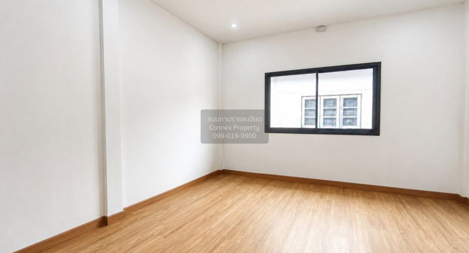 For sale 3 bedrooms townhouse in Krathum Baen, Samut Sakhon