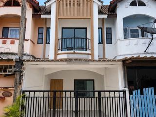 For sale 3 bedrooms townhouse in Krathum Baen, Samut Sakhon