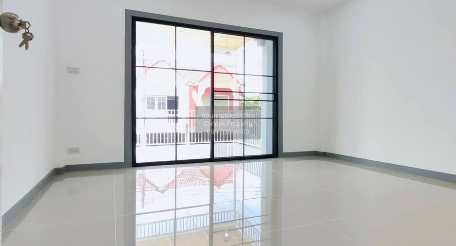 出售 3 卧室 联排别墅 在 Sam Khok, Pathum Thani