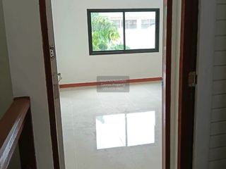 出售 5 卧室 联排别墅 在 Thanyaburi, Pathum Thani
