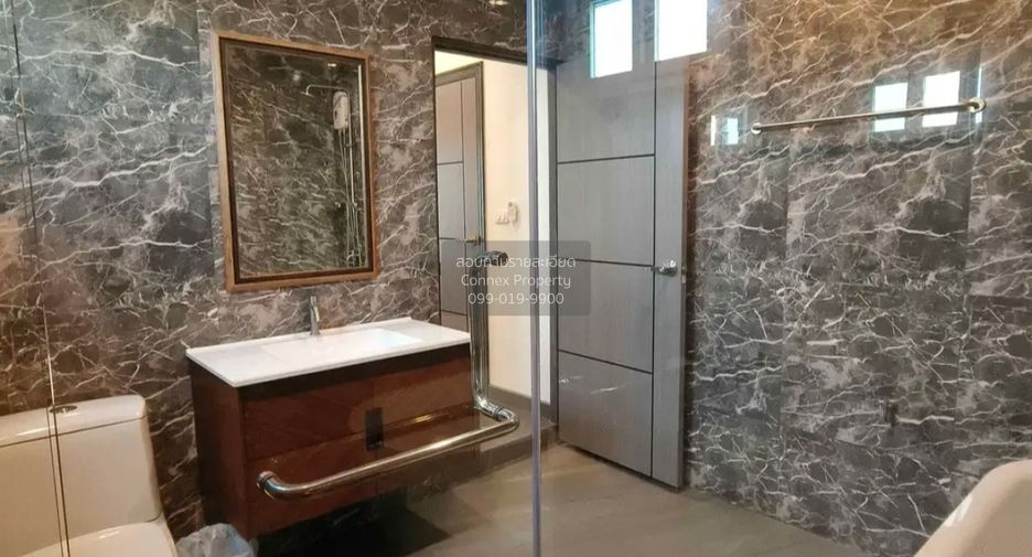 出售 4 卧室 独立屋 在 Watthana, 曼谷
