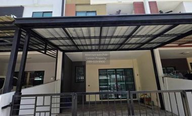 Casa adosada en venta de 3 habitaciones en Bang Bon, Bangkok