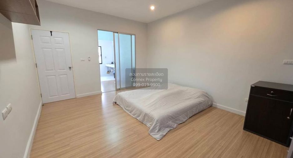 Casa adosada en venta de 3 habitaciones en Bang Bon, Bangkok