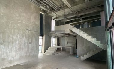 Продажа 4 спальни кондо в Щаттхана, Бангкок
