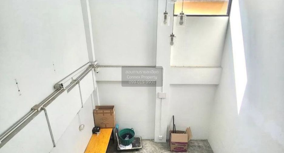 À vendre 1 chambre bureau à Huai Khwang, Bangkok
