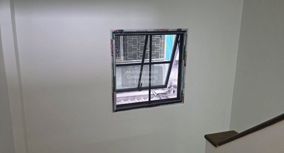 Casa adosada en venta de 3 habitaciones en Thung Khru, Bangkok