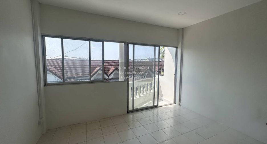 Casa adosada en venta de 3 habitaciones en Thung Khru, Bangkok