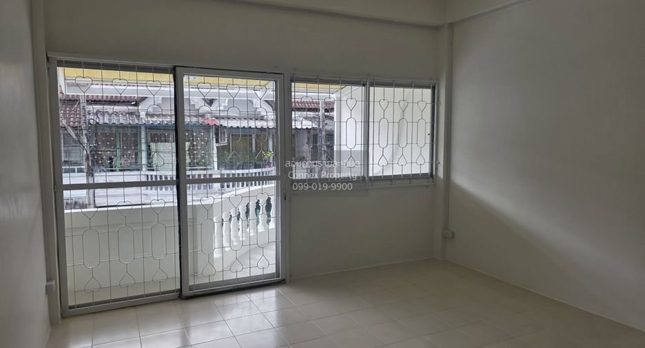 Casa adosada en venta de 3 habitaciones en Thung Khru, Bangkok