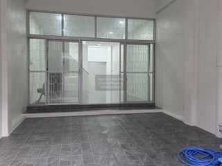 Casa adosada en venta de 3 habitaciones en Thung Khru, Bangkok