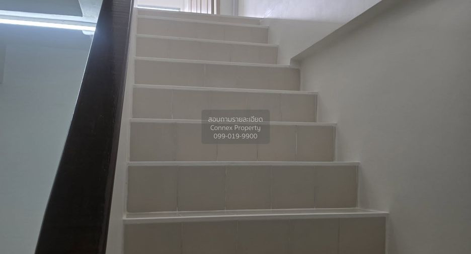 Casa adosada en venta de 3 habitaciones en Thung Khru, Bangkok