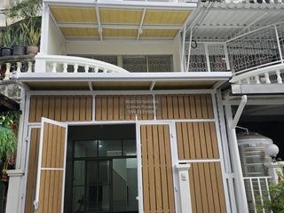 Casa adosada en venta de 3 habitaciones en Thung Khru, Bangkok