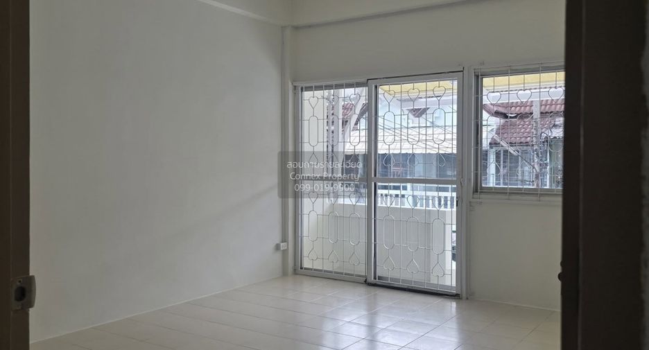 Casa adosada en venta de 3 habitaciones en Thung Khru, Bangkok