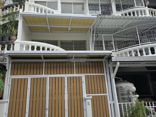 Casa adosada en venta de 3 habitaciones en Thung Khru, Bangkok