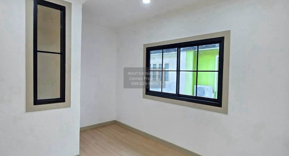 出售 3 卧室 联排别墅 在 Sai Noi, Nonthaburi