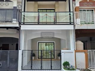 出售 3 卧室 联排别墅 在 Sai Noi, Nonthaburi